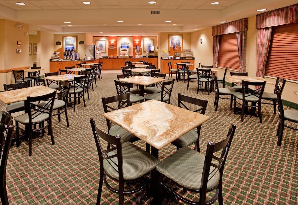 Holiday Inn Express Fremont By Ihg Exterior photo