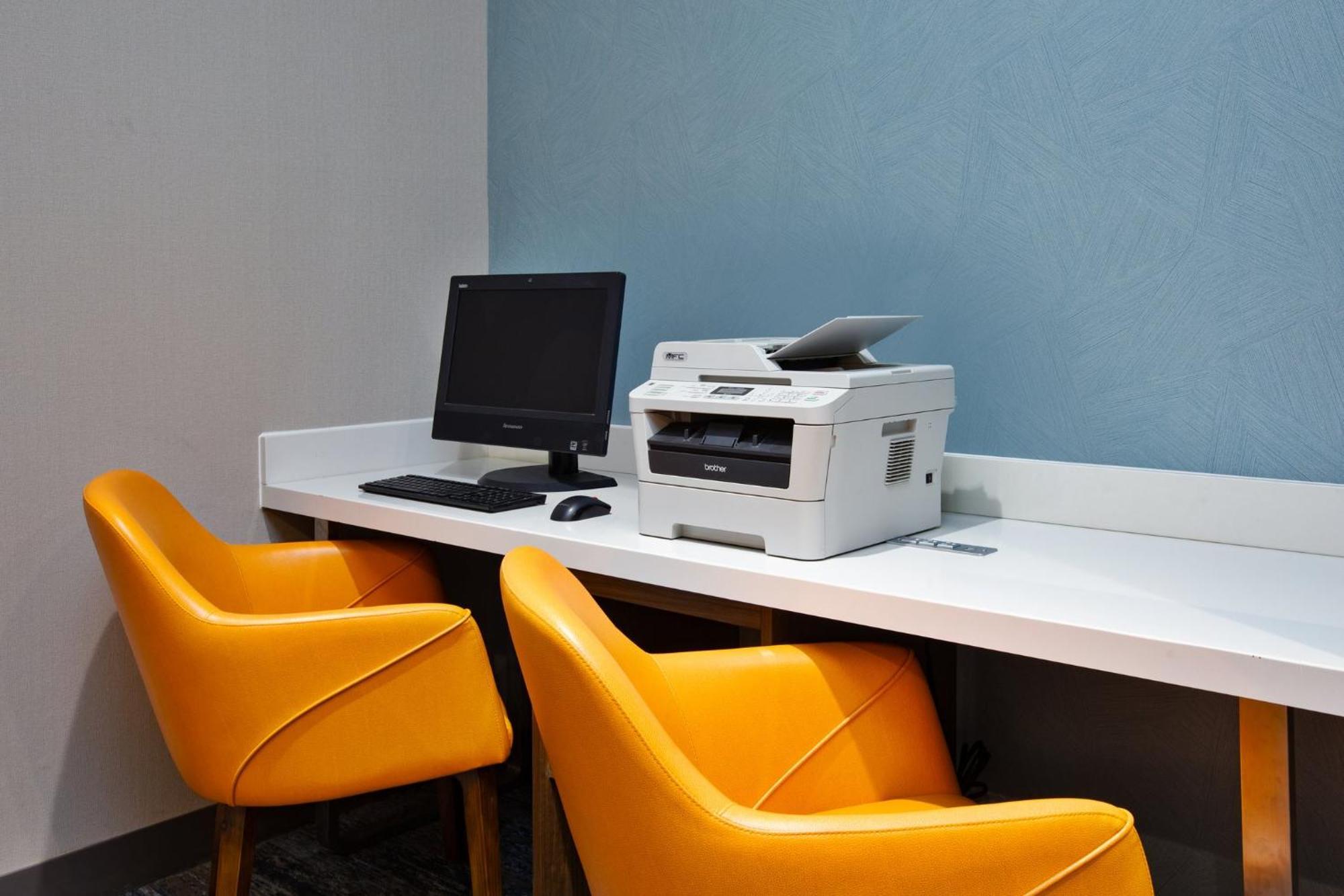 Holiday Inn Express Fremont By Ihg Exterior photo