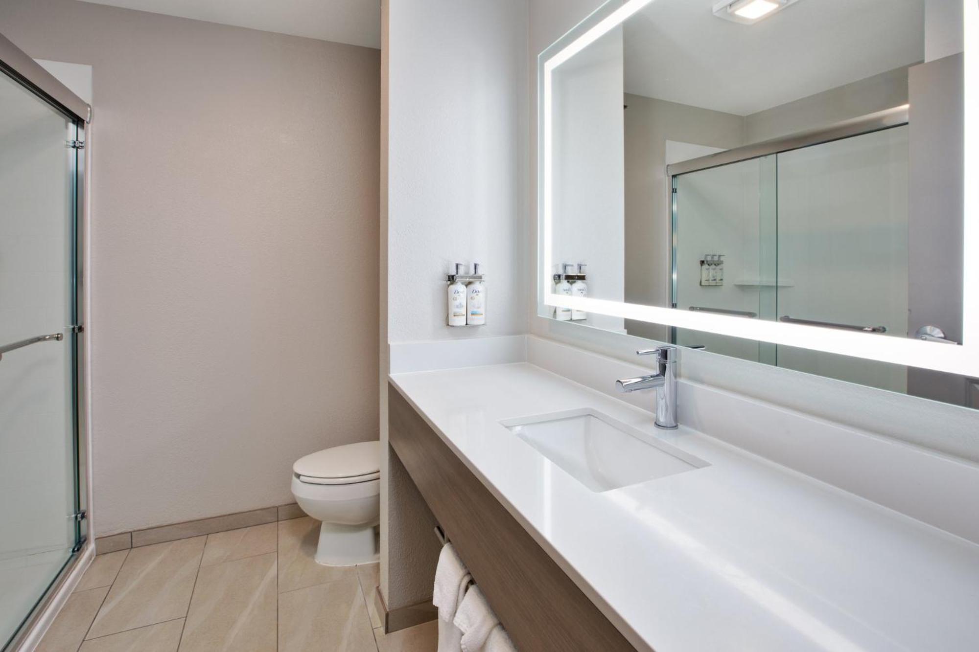 Holiday Inn Express Fremont By Ihg Exterior photo