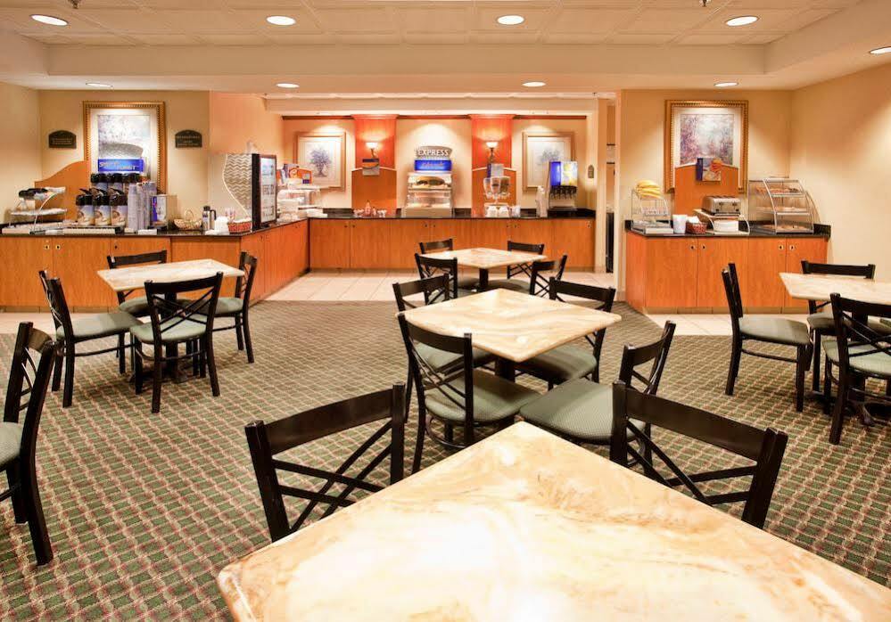 Holiday Inn Express Fremont By Ihg Exterior photo