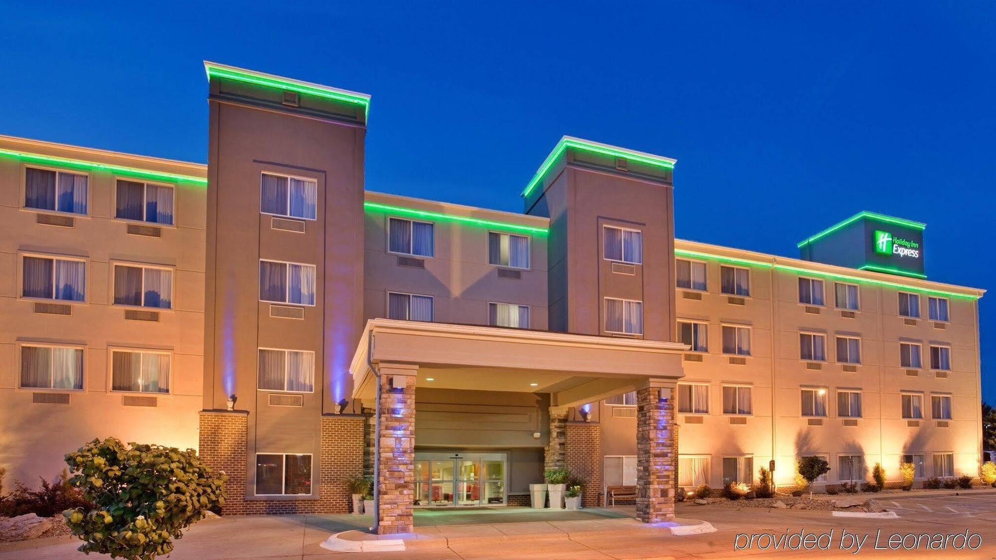 Holiday Inn Express Fremont By Ihg Exterior photo